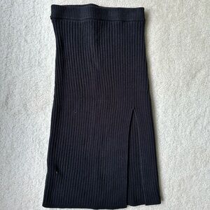 Elegant Black Ribbed Knit Skirt